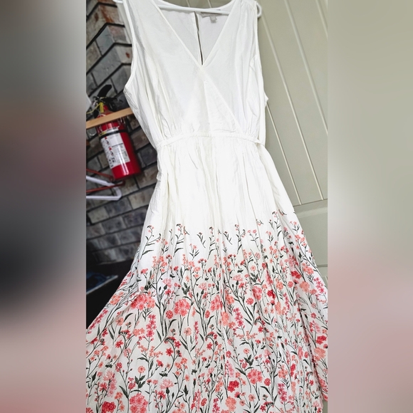 Woman Within White Floral and Pink Dress - Picture 1 of 9